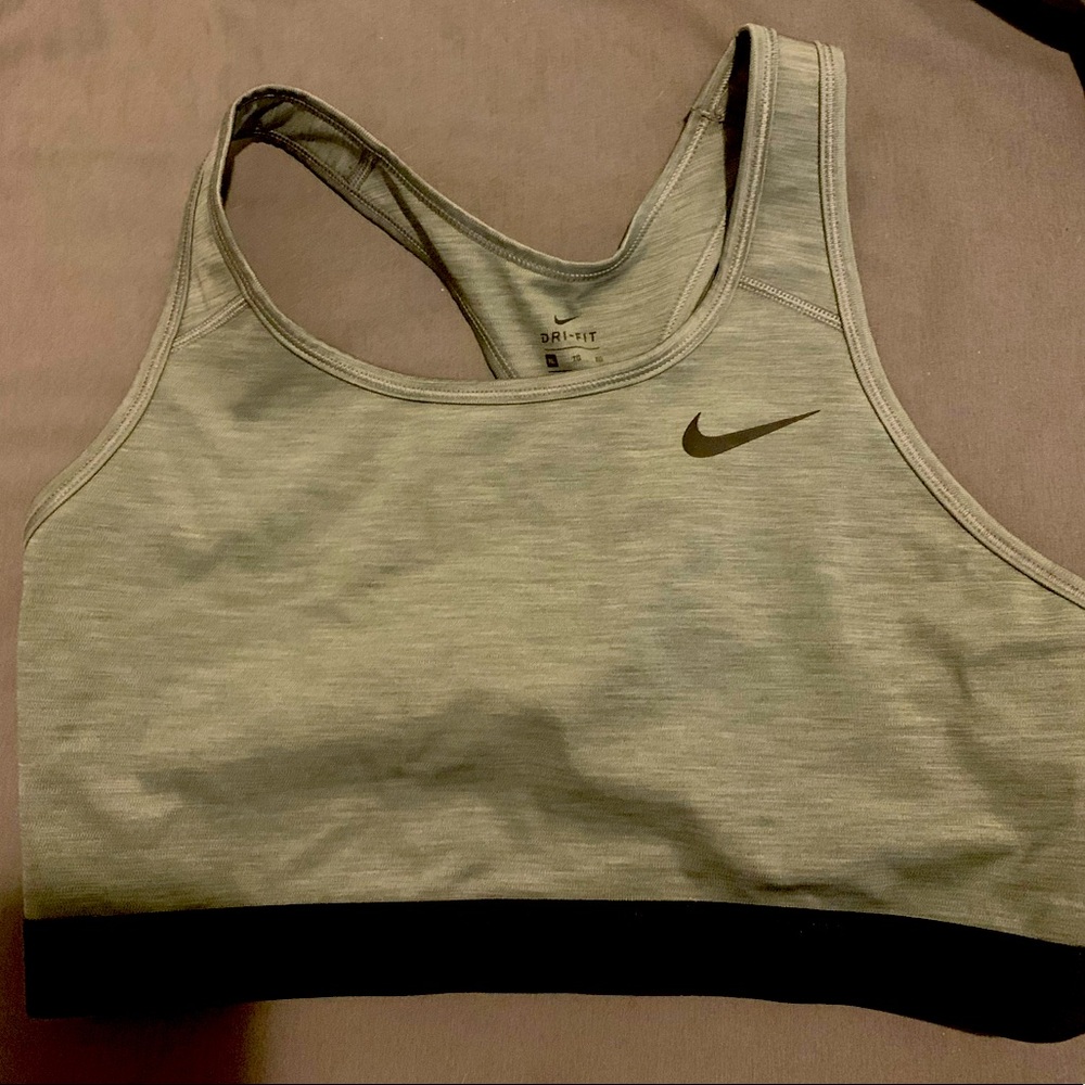 nike sports bra EUC